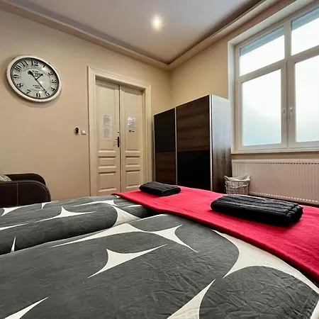 Apartment Johngold Red