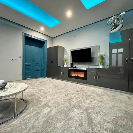 Apartment Johngold Red