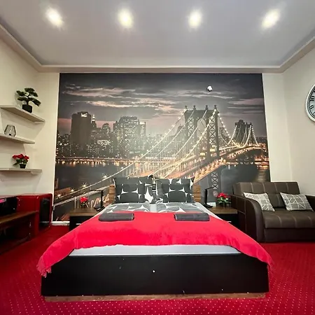 Apartment Johngold Red *